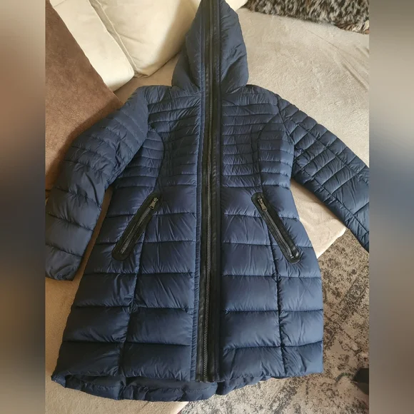 This Pajarjacket fox fur accent dack dawn size Xl.Nevy blue 💙. Like new
